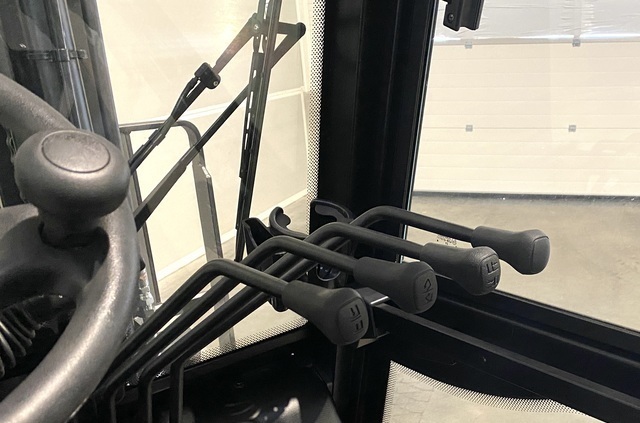EP EFL 253  Vierradstapler gebrauchter Gabelstapler